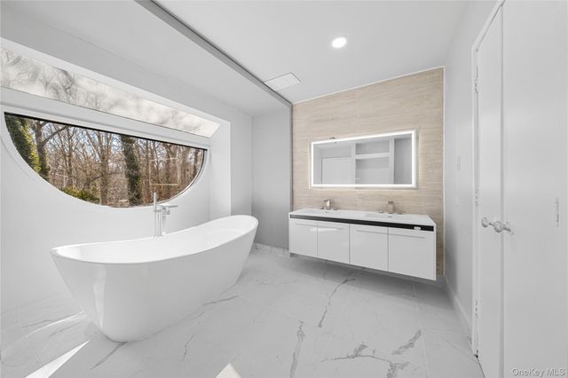 12 Lost Meadow Lane, Port Jefferson, NY 11777