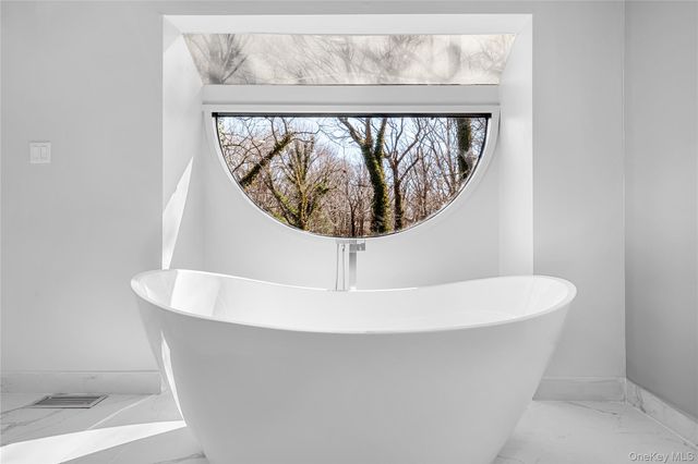 12 Lost Meadow Lane, Port Jefferson, NY 11777