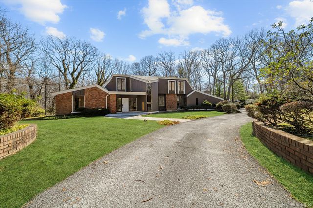 12 Lost Meadow Lane, Port Jefferson, NY 11777