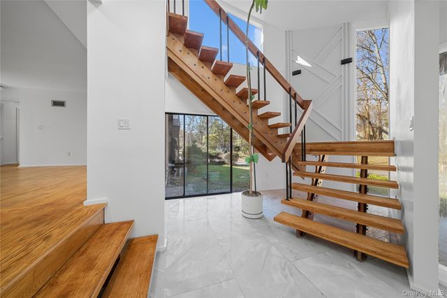 12 Lost Meadow Lane, Port Jefferson, NY 11777