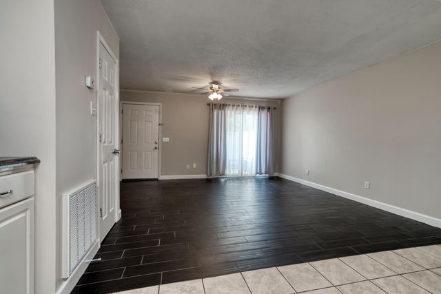 401 Cambridge Cir Apt A4, Murrells Inlet, SC 29576
