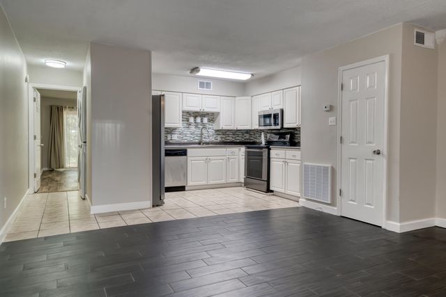 401 Cambridge Cir Apt A4, Murrells Inlet, SC 29576