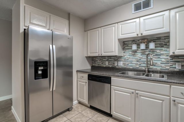 401 Cambridge Cir Apt A4, Murrells Inlet, SC 29576