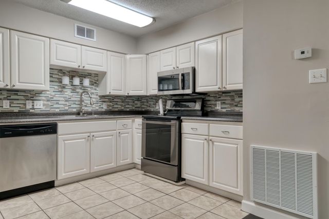 401 Cambridge Cir Apt A4, Murrells Inlet, SC 29576