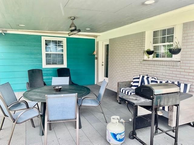 1114 Bayou Circle, Galveston, TX 77551