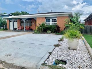 1114 Bayou Circle, Galveston, TX 77551