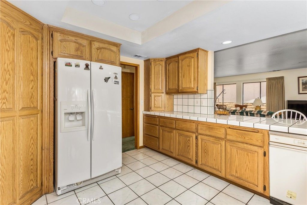 Image 13 of property listing at 13675 Spring Valley Parkway, Victorville, CA 92395