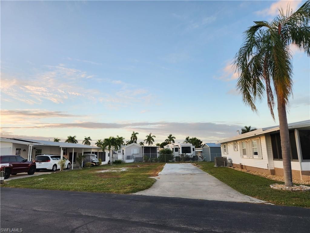211 Derwent BLVD, FORT MYERS, FL 33908 — exterior