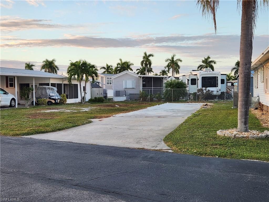 211 Derwent BLVD, FORT MYERS, FL 33908 — photo 2
