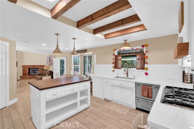 15908 Acoma Road, Apple Valley, CA 92307