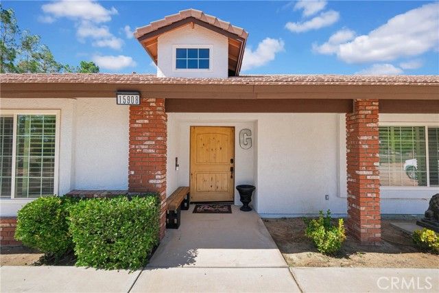 15908 Acoma Road, Apple Valley, CA 92307