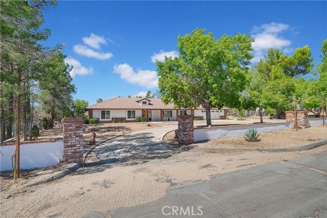 15908 Acoma Road, Apple Valley, CA 92307