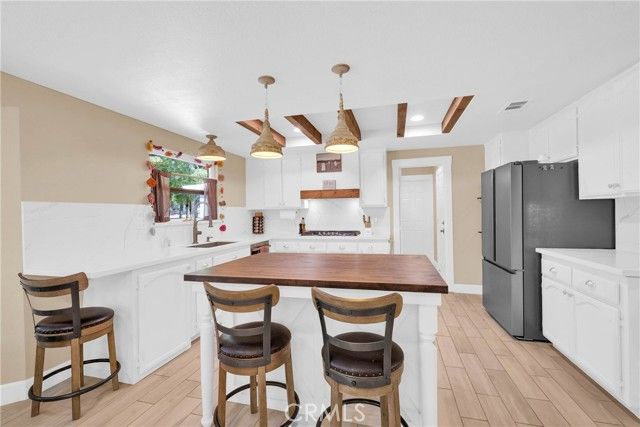 15908 Acoma Road, Apple Valley, CA 92307