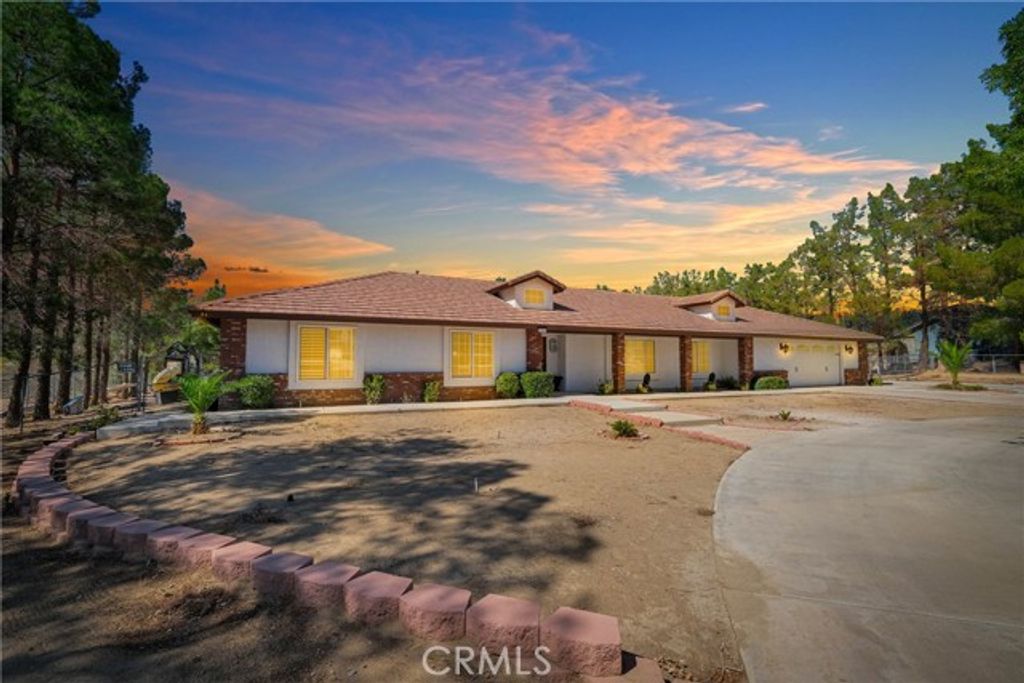 15908 Acoma Road, Apple Valley, CA 92307