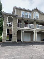 2746 Mcknight Crossing, St Louis, MO 63124