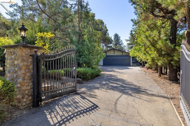 81 Elysian Fields DR, Oakland, CA 94605