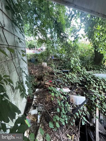 2704 W 4TH ST, Chester, PA 19013