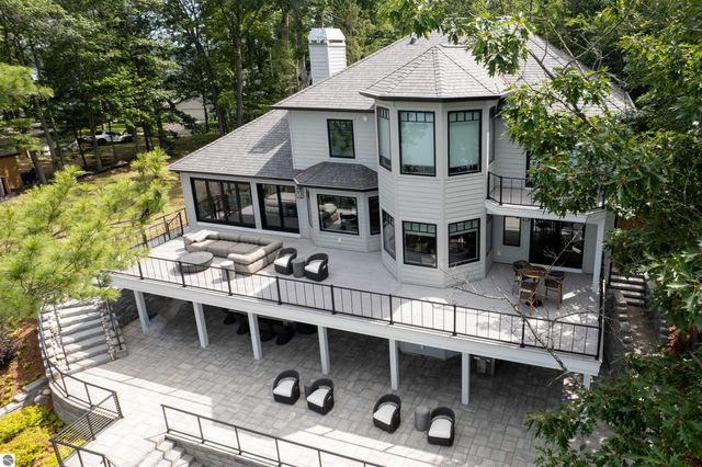 5568 Lakeview Drive, Interlochen, MI 49643