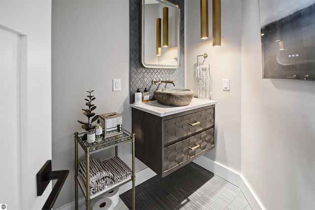 5568 Lakeview Drive, Interlochen, MI 49643