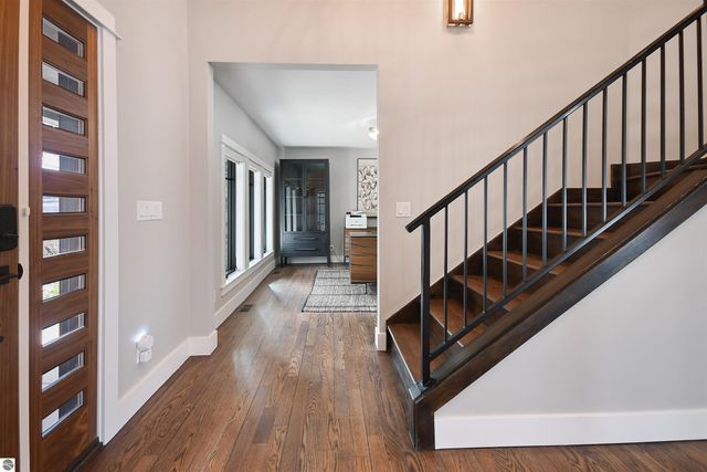 5568 Lakeview Drive, Interlochen, MI 49643