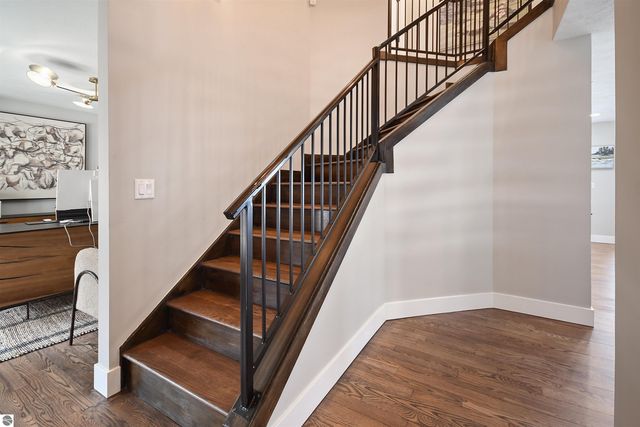 5568 Lakeview Drive, Interlochen, MI 49643