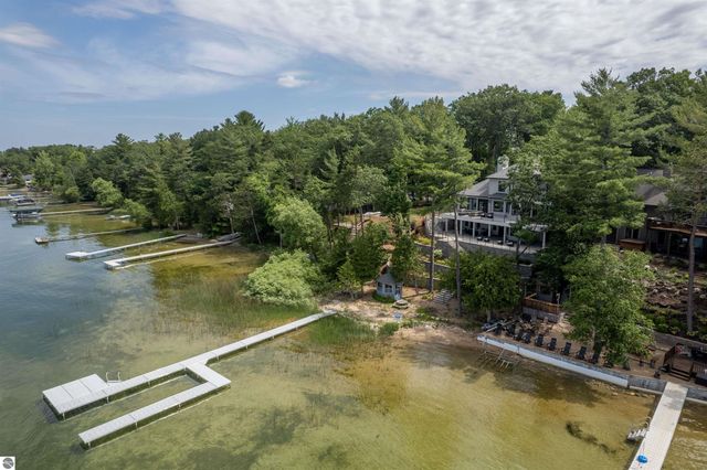 5568 Lakeview Drive, Interlochen, MI 49643