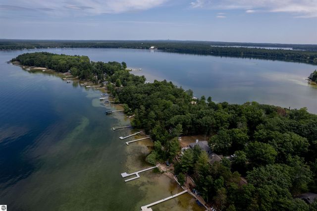 5568 Lakeview Drive, Interlochen, MI 49643