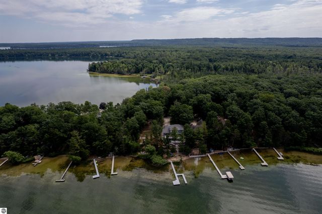 5568 Lakeview Drive, Interlochen, MI 49643