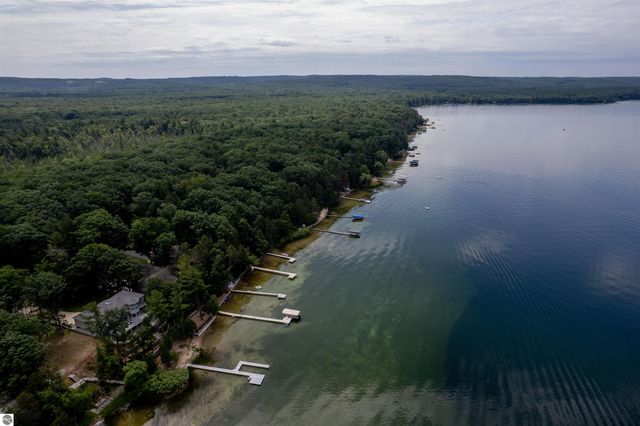 5568 Lakeview Drive, Interlochen, MI 49643