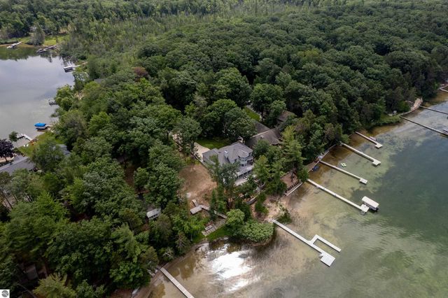 5568 Lakeview Drive, Interlochen, MI 49643