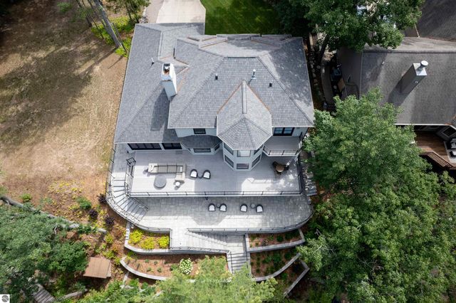 5568 Lakeview Drive, Interlochen, MI 49643