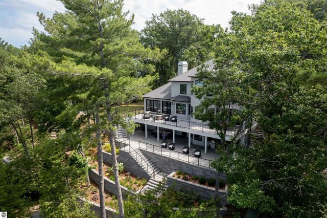 5568 Lakeview Drive, Interlochen, MI 49643