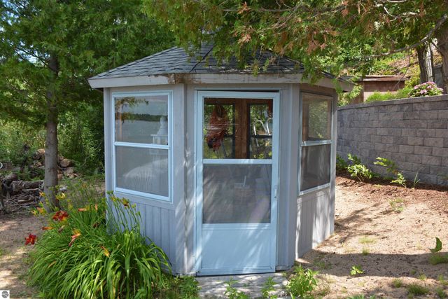 5568 Lakeview Drive, Interlochen, MI 49643