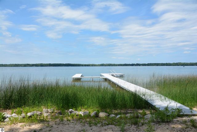 5568 Lakeview Drive, Interlochen, MI 49643