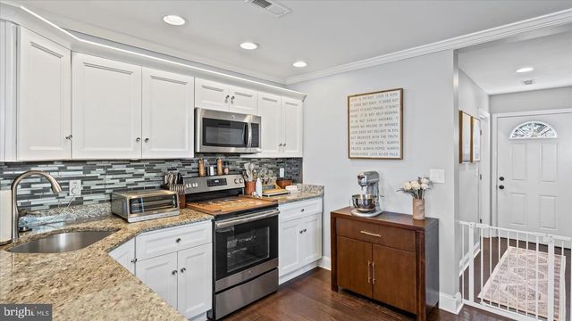 18 BLISTER ST, Middle River, MD 21220