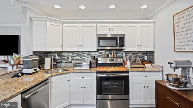 18 BLISTER ST, Middle River, MD 21220