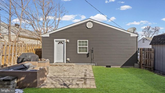 18 BLISTER ST, Middle River, MD 21220