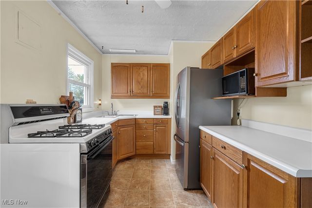 944 Jones Drive, Salem, OH 44460