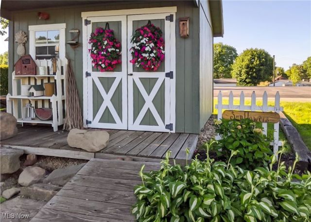 944 Jones Drive, Salem, OH 44460