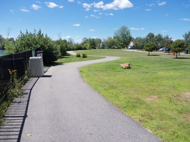 66 Landing Ln Unit 212, Laconia, NH 03246