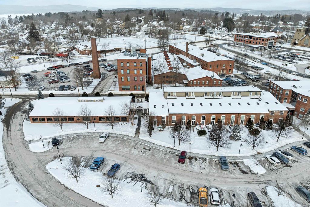 66 Landing Ln Unit 212, Laconia, NH 03246