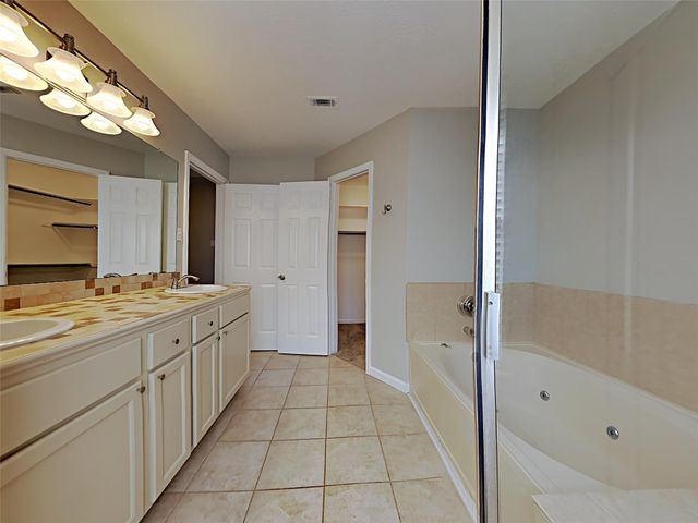 158 E Pathfinders Circle, The Woodlands, TX 77381