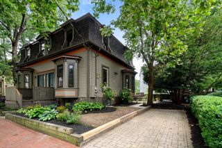 54 Sacramento 2, Cambridge, MA 02138