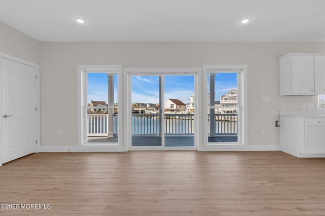 42 Carlyle Drive, Bayville, NJ 08721