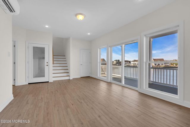 42 Carlyle Drive, Bayville, NJ 08721