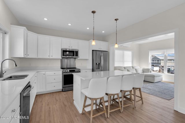 42 Carlyle Drive, Bayville, NJ 08721