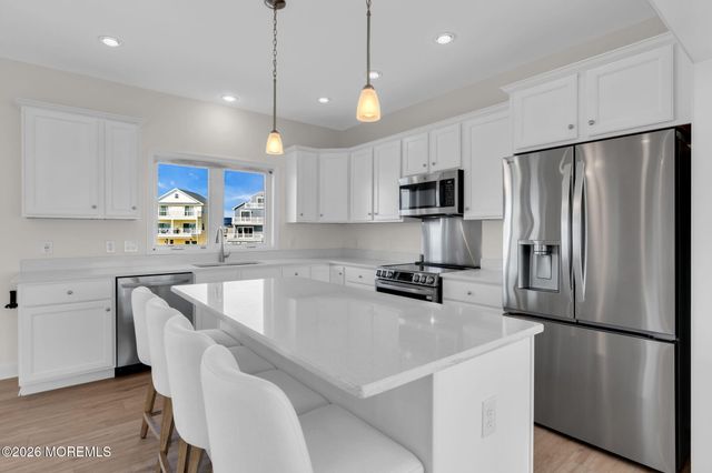 42 Carlyle Drive, Bayville, NJ 08721