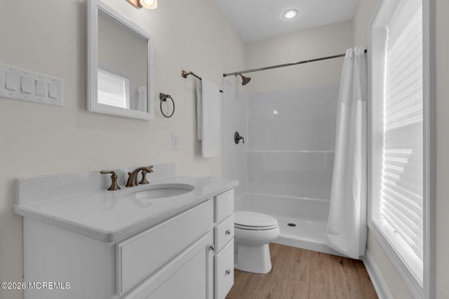 42 Carlyle Drive, Bayville, NJ 08721