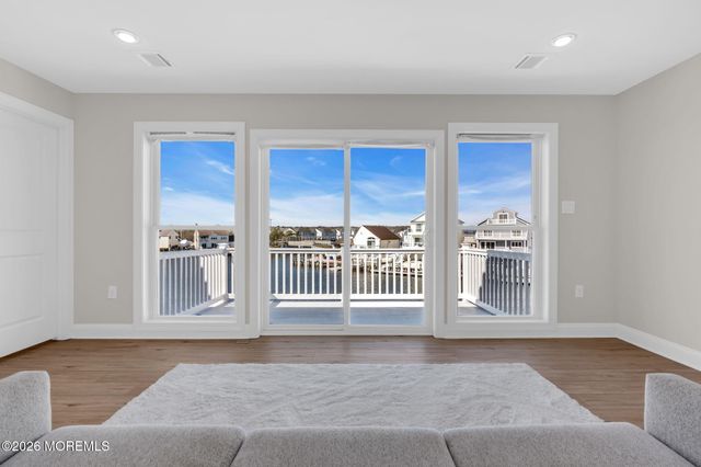 42 Carlyle Drive, Bayville, NJ 08721