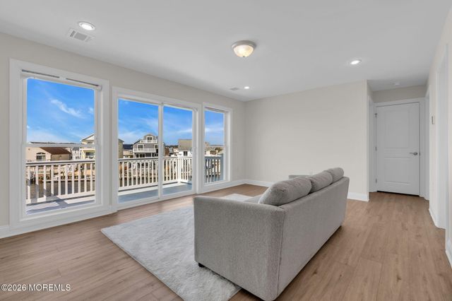 42 Carlyle Drive, Bayville, NJ 08721